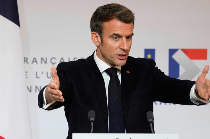 An unvaccinated retiree complained about Macron