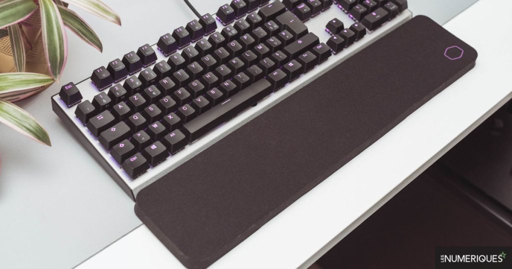 Cooler Master CK351 Review: Optical-Mechanical Switches on the Most Solid Gaming Keyboard