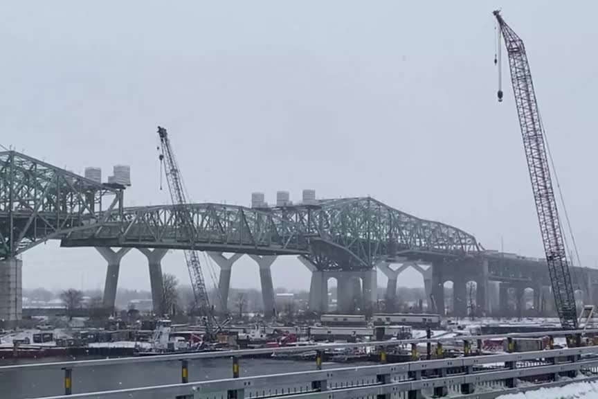 Reconstruction work |  The heart of the old champlain bridge was withdrawn