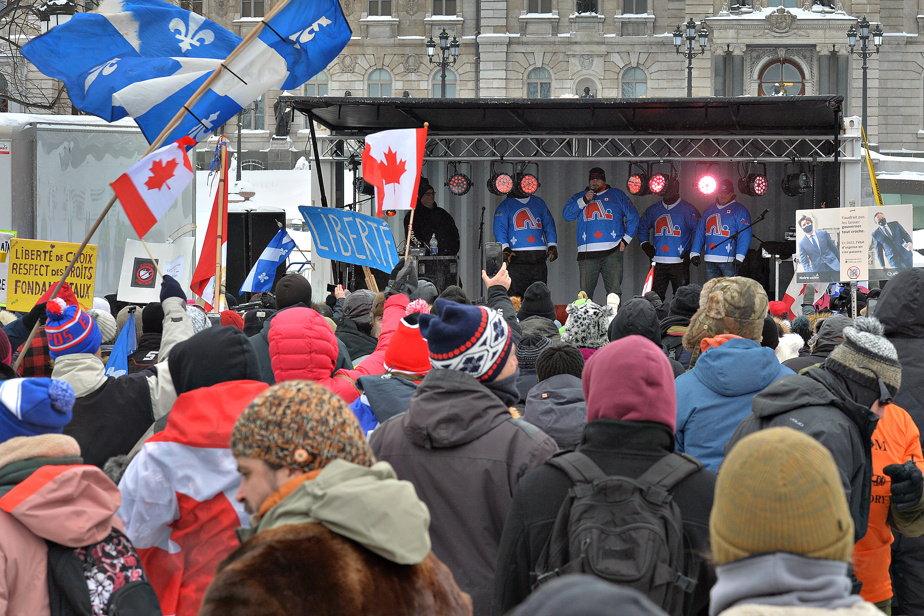 Performance in Quebec |  A few hundred returned before the National Assembly