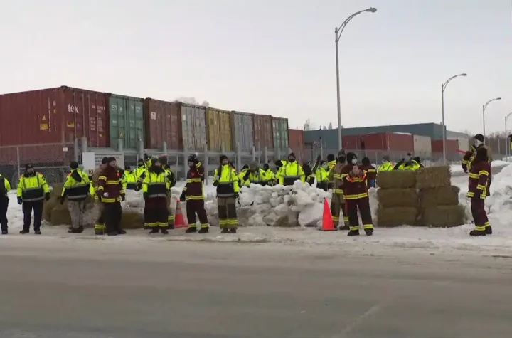 Brilliance in Montreal and Quebec: Paramedics block SAQ warehouses