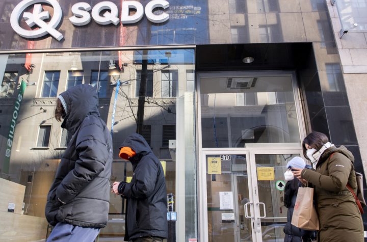 SQDC |  The unionized workers said they would go on strike on their own
