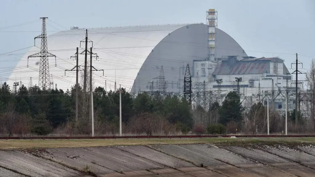 Chernobyl suspended from power grid, "no big impact on security"