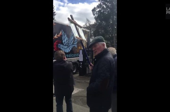 Ireland |  A truck crashes into the gate of the Russian Embassy