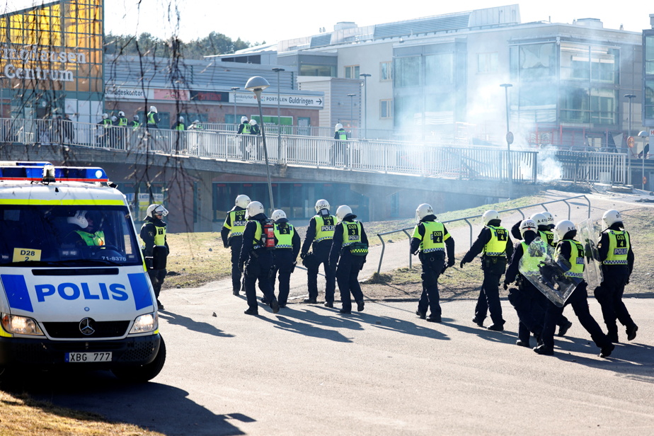 Sweden |  Three people were injured with bullets in violent clashes