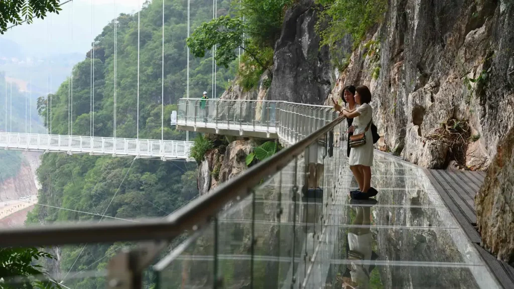 Vertiginous, new glass bridge between two mountains in Vietnam