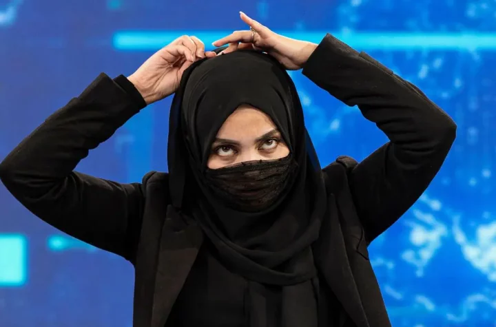 Afghanistan: TV presenters, forced to cover their faces, vow to continue fighting