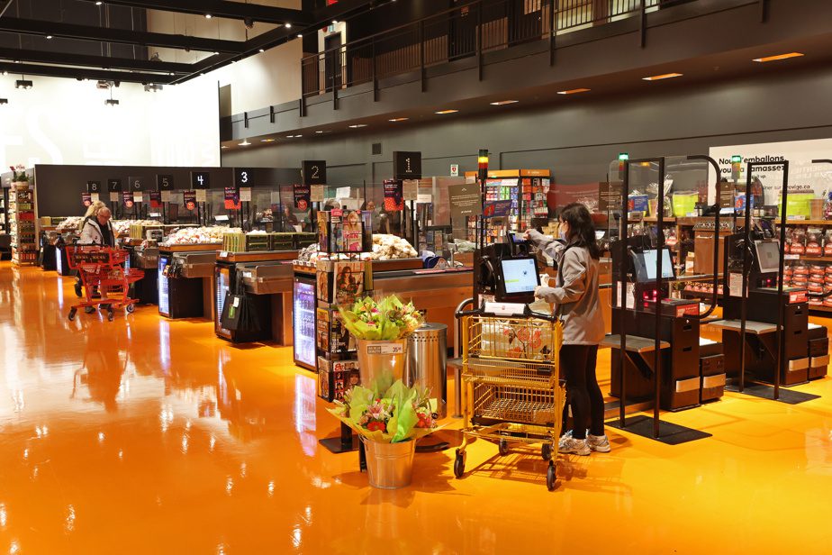 Customers can pay explicitly at checkouts, but can also pay directly for their meals at a pizza or sushi station, for example.