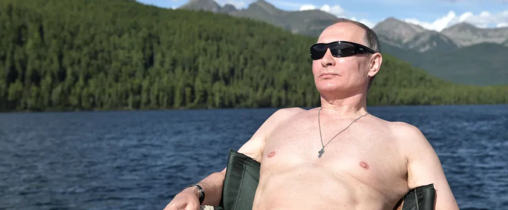 Shirtless G7 leaders 'disgusting scene' according to Putin