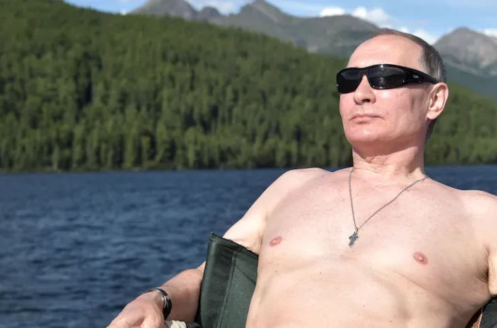 Shirtless G7 leaders 'disgusting scene' according to Putin