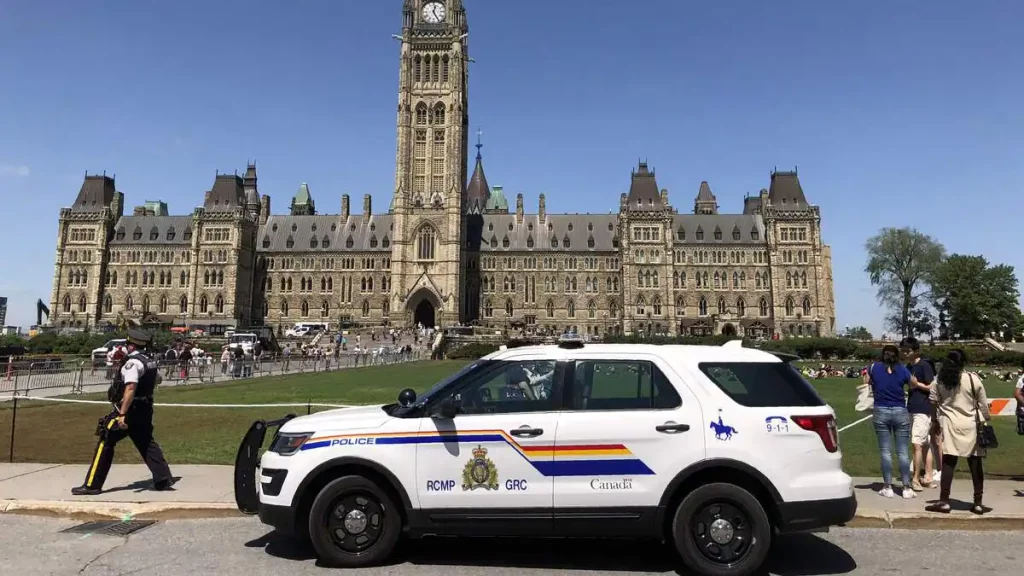 Two former police officers fear an attack in Ottawa
