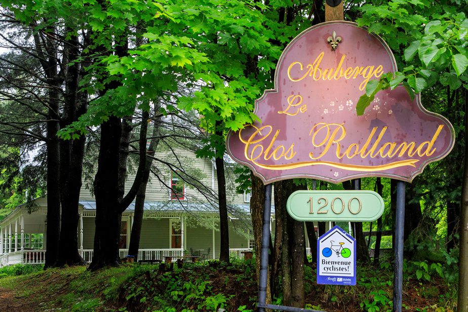 The Inn is located in a quiet area planted with large trees, just minutes from downtown.  The owners built a garage for cyclists to keep their bikes there.