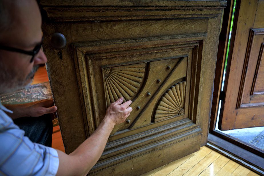 Claude Menard shows the woodwork on one of the doors here.  We see the sun on the gables of the gallery and the other houses in the neighborhood alike.