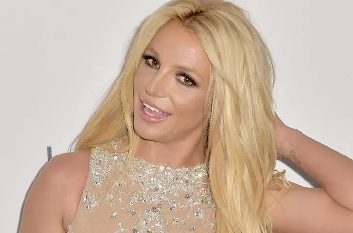 Britney Spears: Her texting affair with her mother is racing