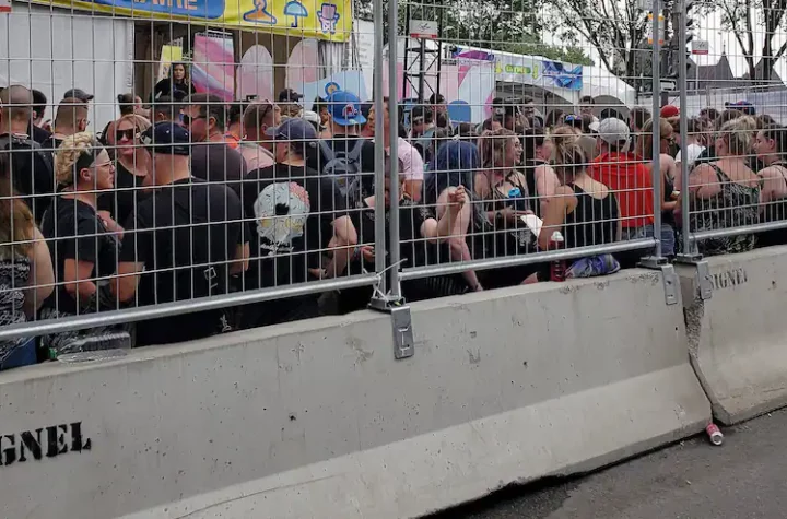 Fainting during performances: Too few water refill stations at FEQ