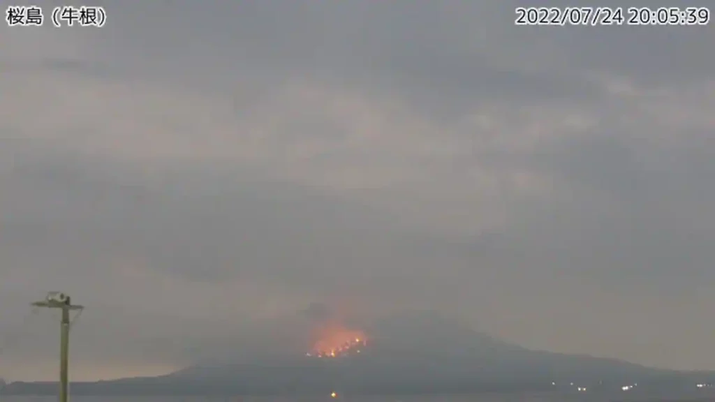Maximum alert level after volcano erupts in Japan