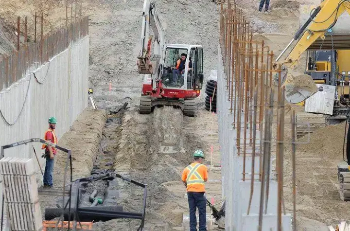 Ministry of Transport construction sites: Employees forced to relieve themselves in the woods