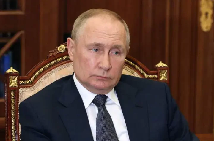 Putin signs imprisoning law to crack down on Russia's security