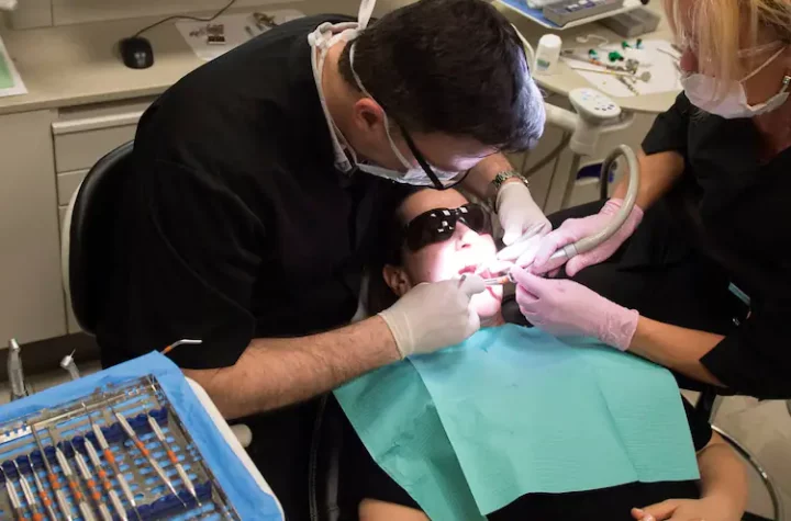 The Quebec government has reached an agreement with dental surgeons