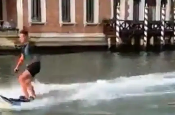 Venice mayor condemns "two idiots" for water skiing on Grand Canal