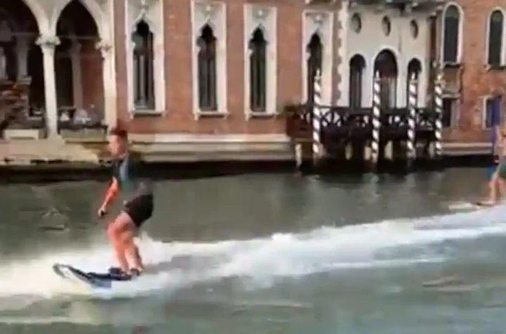 Venice mayor condemns "two idiots" for water skiing on Grand Canal