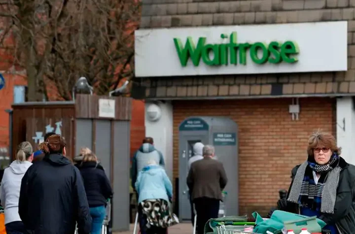 Waste: British supermarket removes best before date on 500 products