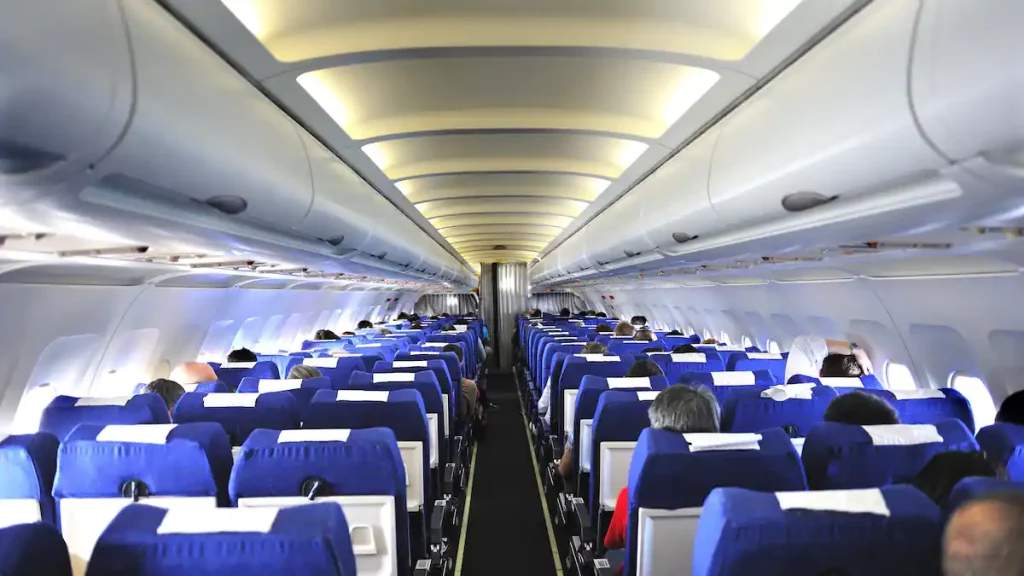 10 things you should never do on a plane