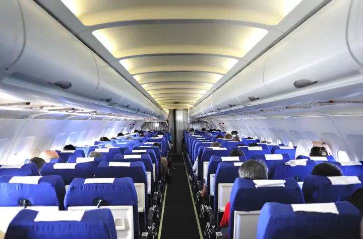 10 things you should never do on a plane