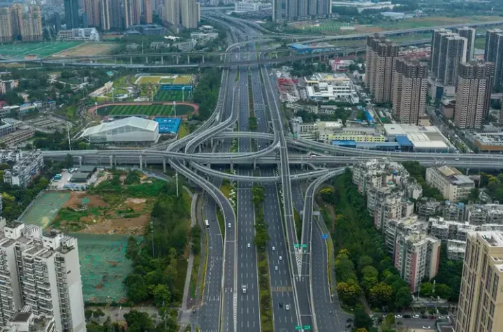 Covid: Millions confined in one of China's biggest cities