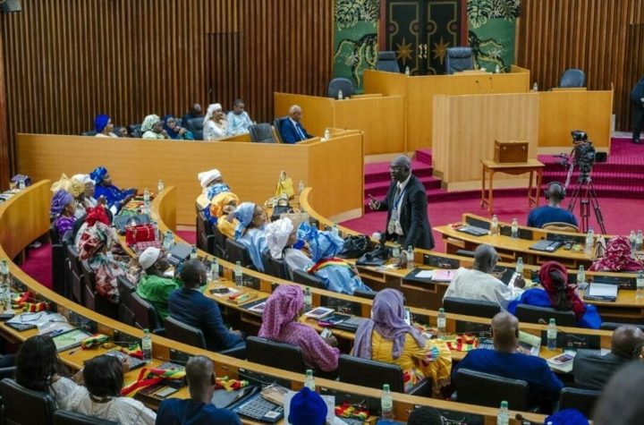 Deputies elect Amadou Mame Diop to the perch in a chaotic environment