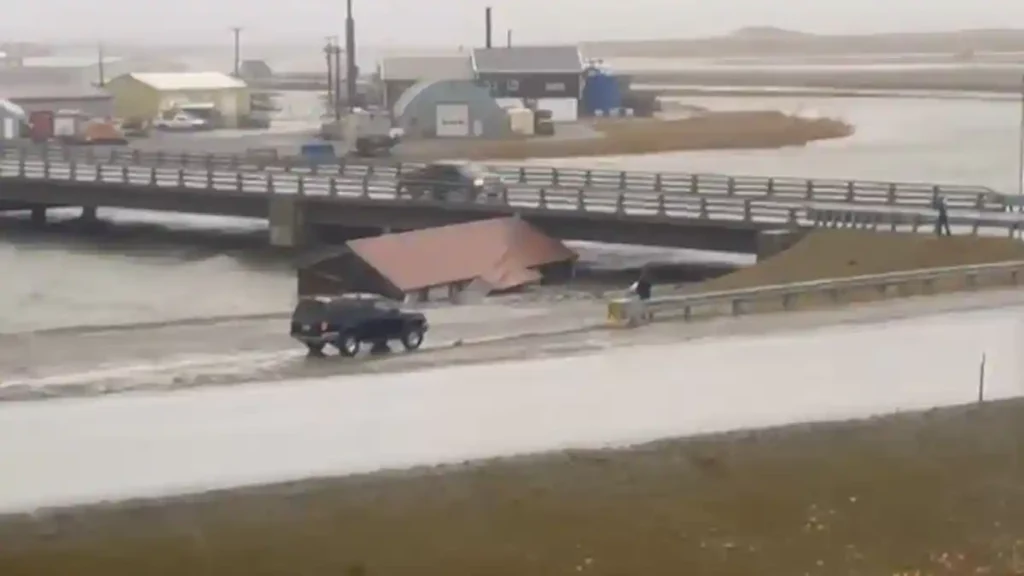 In the video |  Homes swept away, 3-meter waves, flooding: Alaska battered by rare storm