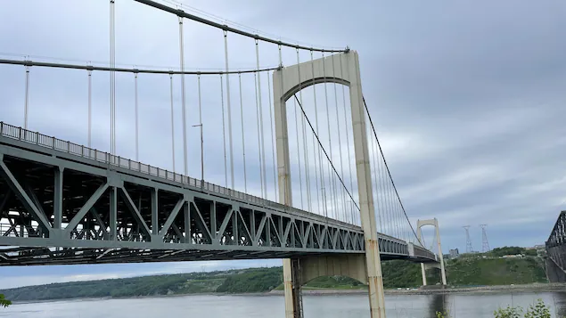 The Pierre-Laporte Bridge crosses the Saint-Lawrence River between the cities of Quebec and Lévis.