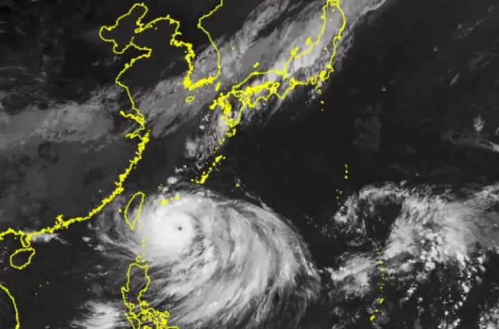 Two million Japanese were threatened by the dangerous typhoon