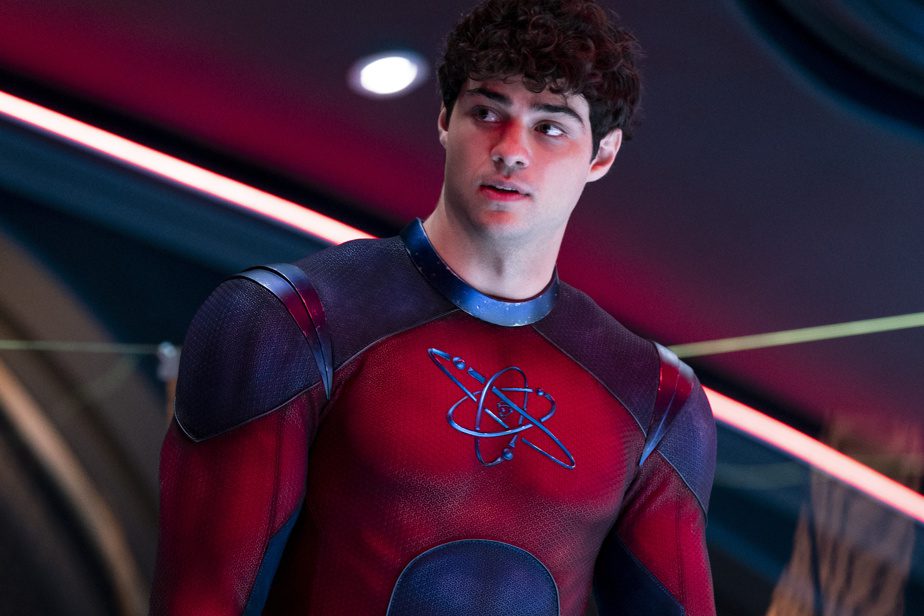 Character: Atom Smasher, aka Albert Rothstein Actor: Noah Centinio Powers: Nephew of the original Atom Smasher, Al can alter his atomic structure to become giant.  His superhero experience is limited, but his strength is undeniable. 