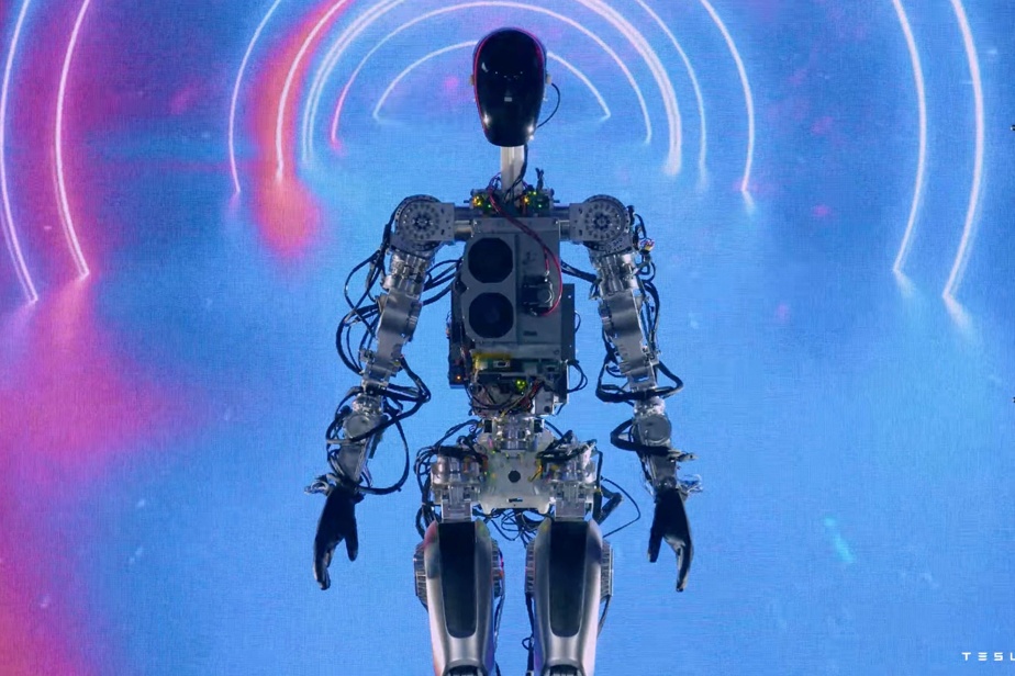 Elon Musk presented a new humanoid robot from Tesla