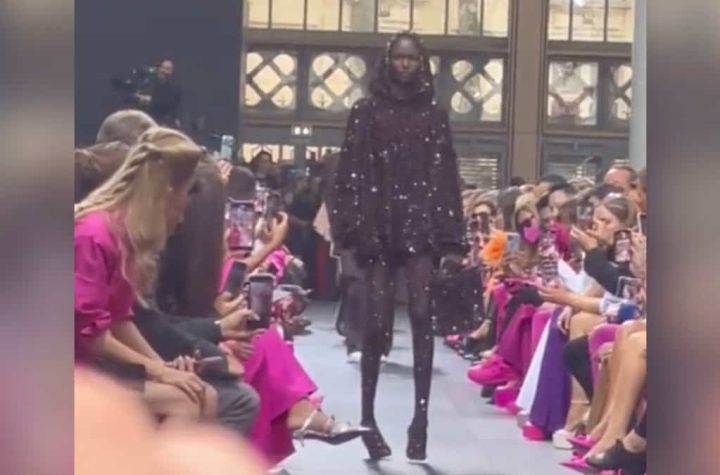 Several models fall at a fashion show and people wonder why