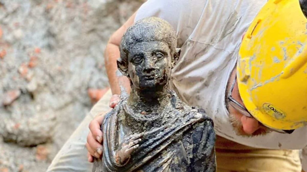 In pictures |  Extraordinary discovery of 2,000-year-old bronze gods