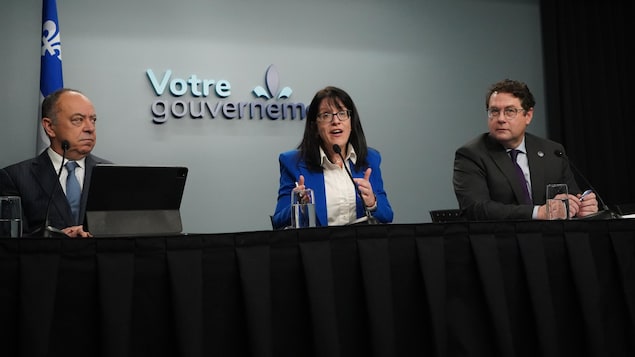 Quebec presents its offers to state employees, which the unions immediately reject