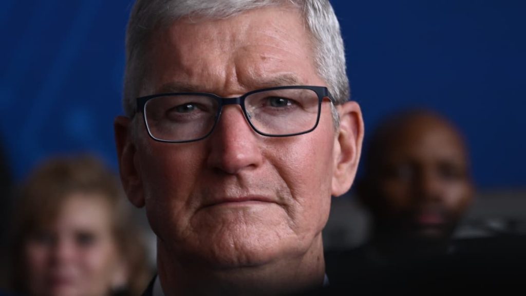 Apple CEO salary cut by 40 percent