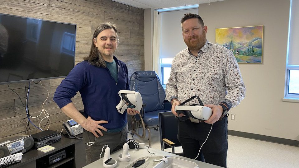 Jean-Francois Malouin and Louis-Frédéric Lessard with virtual reality headsets.