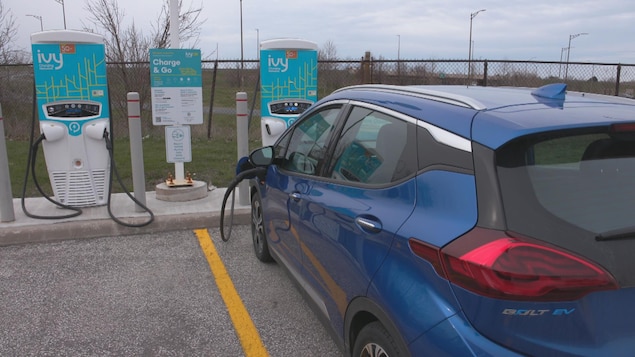 Charging electric cars puts "enormous pressure" on Quebec