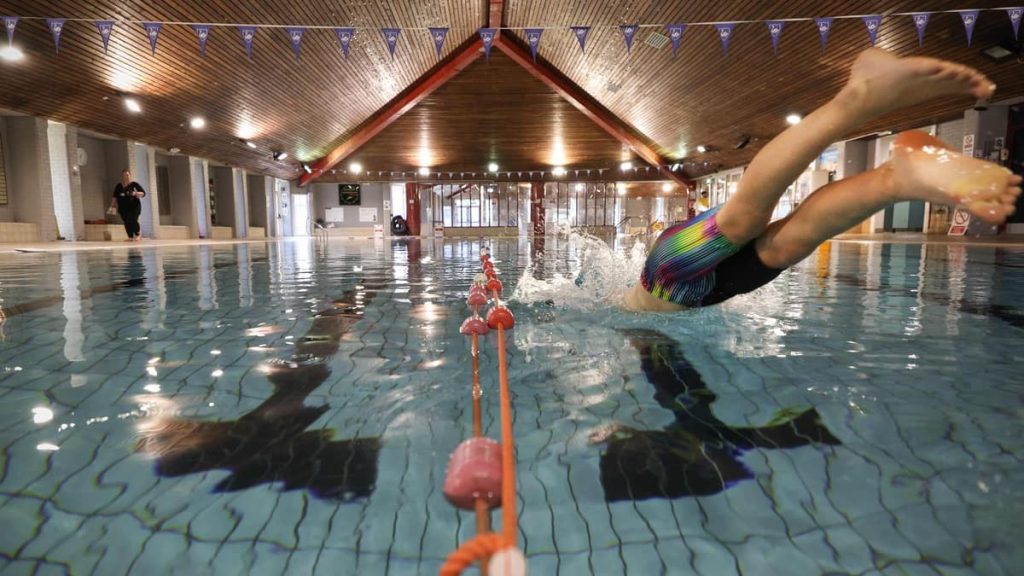 British swimming pool heats up on computer