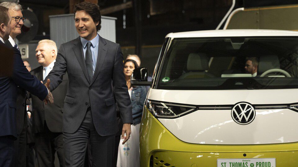 Justin Trudeau shakes hands with Volkswagen executives.