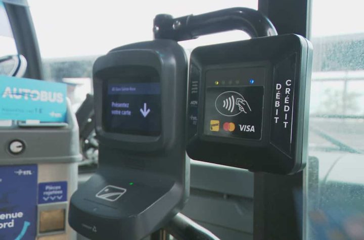 Payment by credit card on board buses in Laval: "It's definitely more practical"