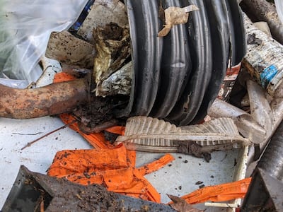A cleanup of an illegal dump in a forested area of ​​Beauport along the Chemin du Lac-des-Roches made it possible to recover this paint pan and many other items of waste.