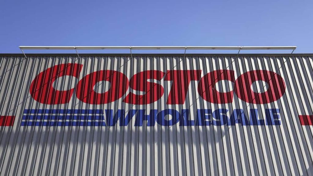 A Costco employee finds an envelope containing $5,400 and returns it to the customer