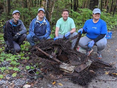 A cleanup of an illegal dump in a forested area of ​​Beauport along the Chemin du Lac-des-Roches made it possible to recover this paint pan and many other items of waste.