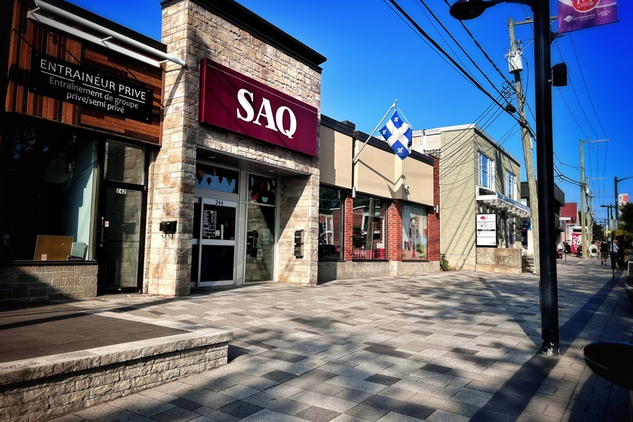 Moving a Branch |  Victoriaville tries to block the road to the SAQ