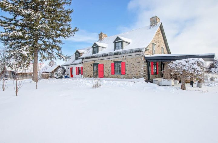 Waterfront ancestral farmhouse with in-ground swimming pool for sale in Saint-Marc-sur-Richelieu for $1,990,000