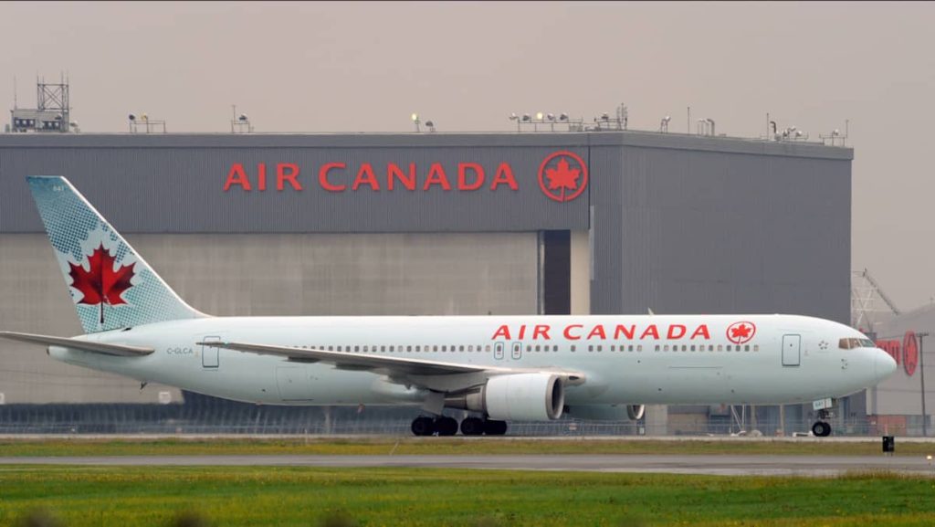 Air Canada: "Disruptive" passenger tries to open door mid-flight